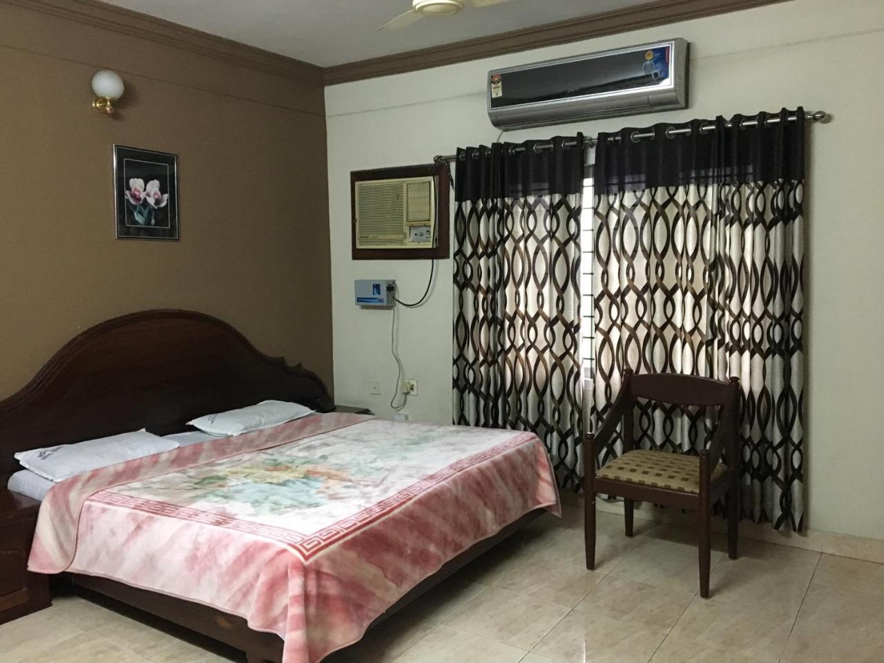 Hotel Royal Wings Nedumbassery Exteriör bild