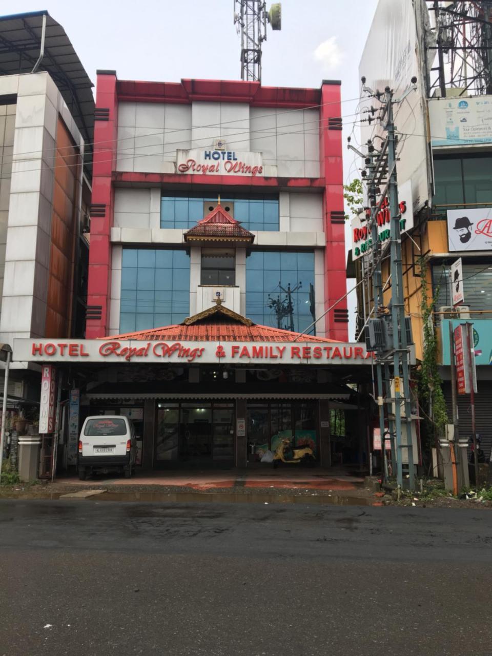 Hotel Royal Wings Nedumbassery Exteriör bild